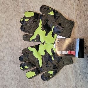 Snow day green camo stretchy gloves one size
